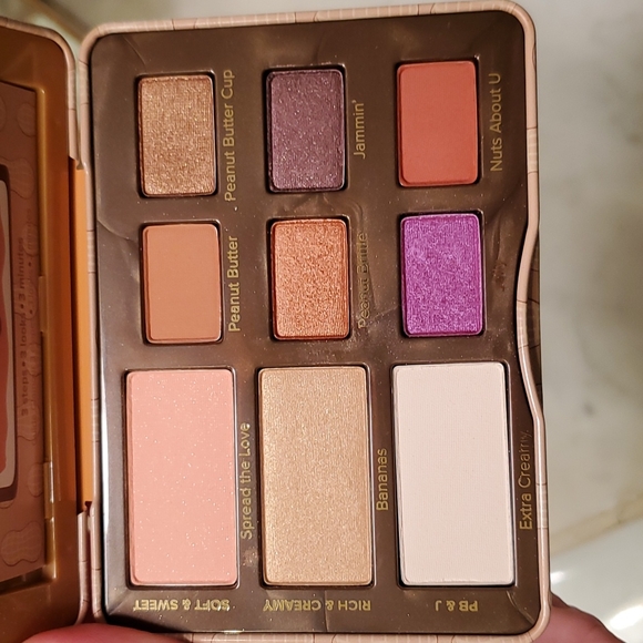 Too Faced Peanut Butter and Jelly eyeshadow palette - Picture 3 of 4